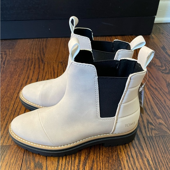 NWT TOMS Skylar Sahara Synthetic Nubuck/Matte Woven Boots. Size 5. - Picture 2 of 3